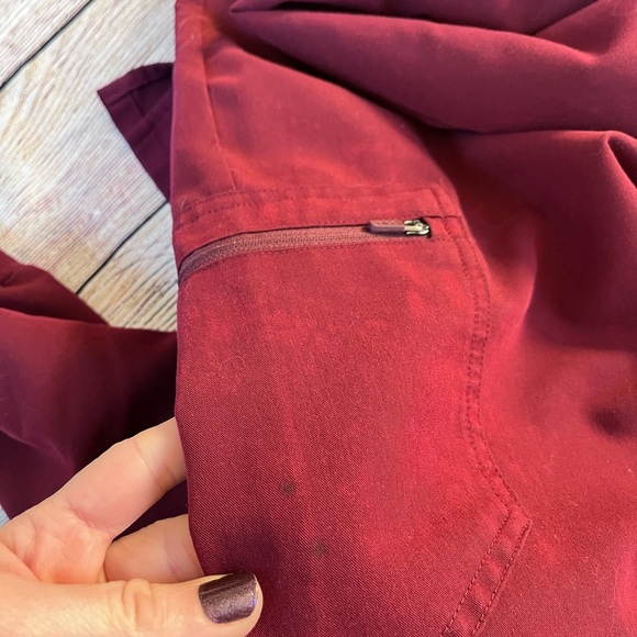 Figs burgundy scrub set xs - Picture 4 of 8